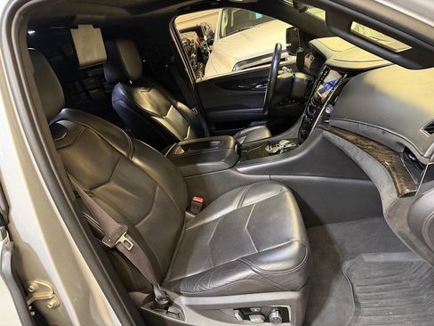 Used 2016 Cadillac Escalade ESV Platinum AWD/4WD image 25