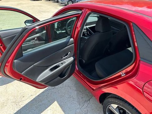 Used 2023 Hyundai Elantra SEL w/ Convenience Package FWD image 15