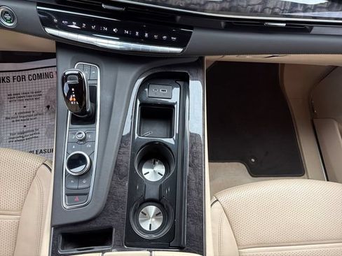 Used 2022 Cadillac Escalade ESV Premium Luxury w/ Performance Package AWD/4WD image 3