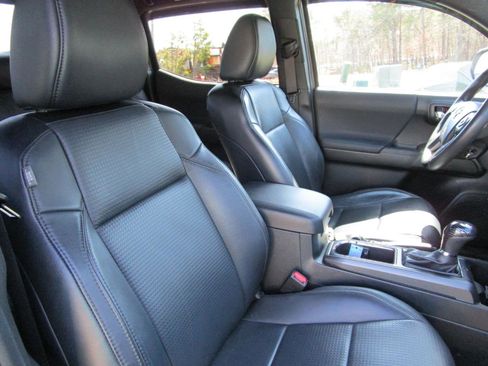 Used 2019 Toyota Tacoma TRD Off-Road image 10