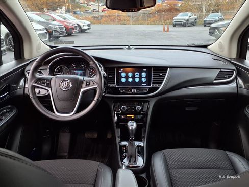 Used 2021 Buick Encore Preferred image 9