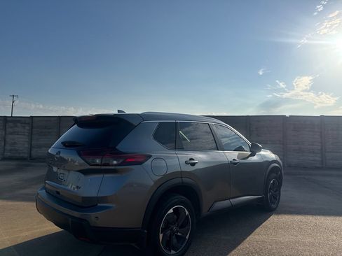 Used 2024 Nissan Rogue SV w/ SV Premium Package FWD image 17