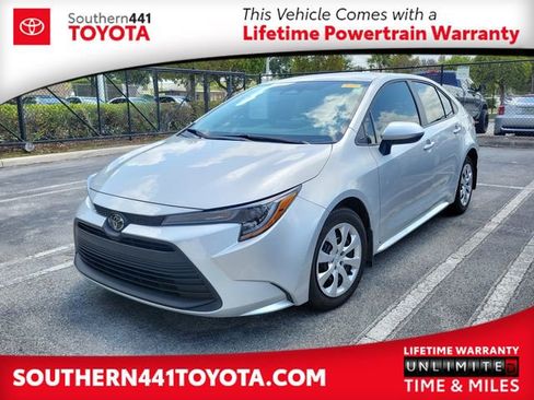 Used 2025 Toyota Corolla LE FWD image 1