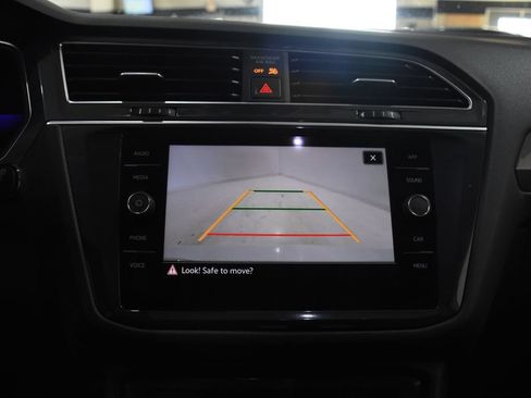 Used 2022 Volkswagen Tiguan SE AWD/4WD image 13