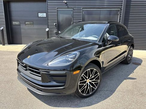 Certified 2026 Porsche Macan AWD/4WD image 1
