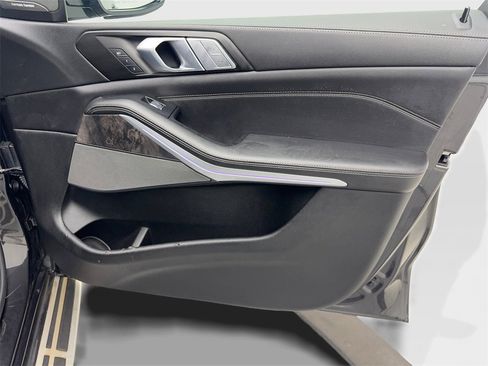 Used 2021 BMW X7 xDrive40i w/ Premium Package image 53