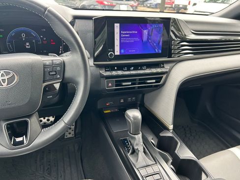 Used 2025 Toyota Camry SE FWD image 17