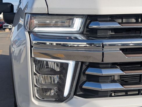 Used 2021 Chevrolet Silverado 2500 High Country w/ Z71 Off-Road Package image 11