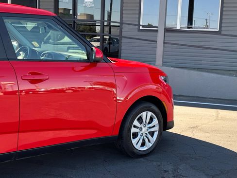 Used 2024 Kia Soul LX FWD image 4