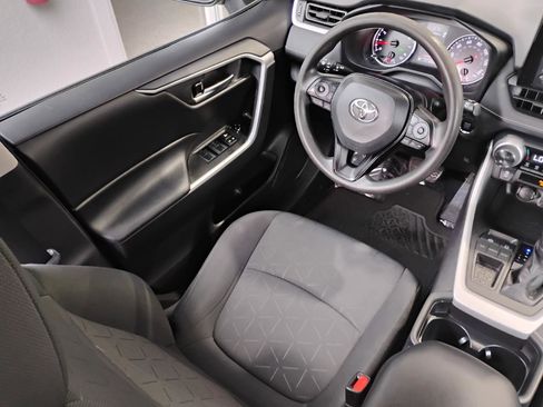 Used 2021 Toyota RAV4 XLE image 40