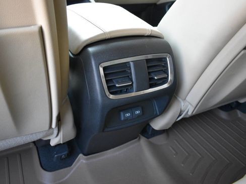 Used 2019 Acura RDX SH AWD w/Tech 4dr SUV w/Techno image 14