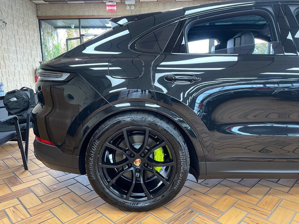 Used 2025 Porsche Cayenne S AWD/4WD image 9