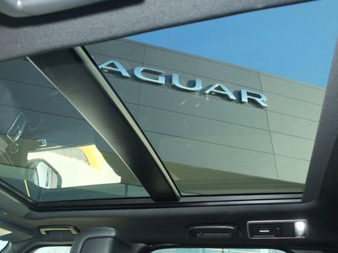 Used 2022 Land Rover Range Rover Sport HST image 25