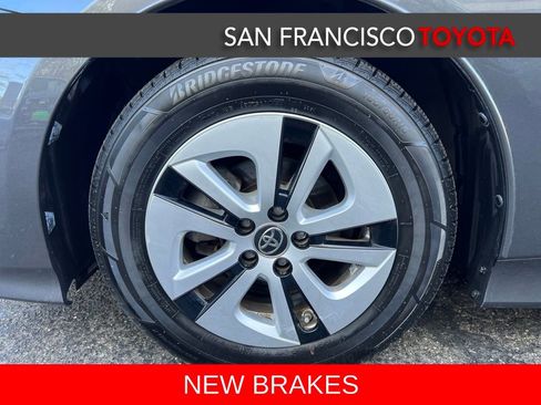 Used 2016 Toyota Prius Four image 9