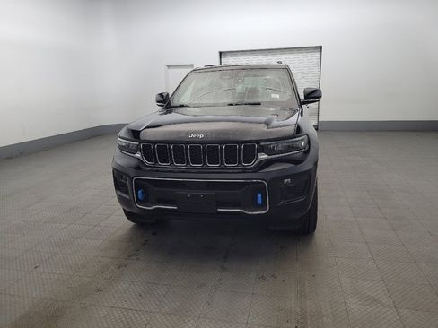 Used 2022 Jeep Grand Cherokee Overland w/ Luxury Tech Group IV AWD/4WD image 15
