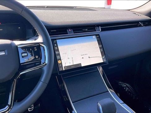 Used 2025 Land Rover Range Rover Evoque Dynamic SE image 6