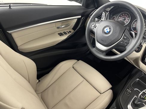 Used 2018 BMW 330i xDrive Sedan w/ Premium Package image 9