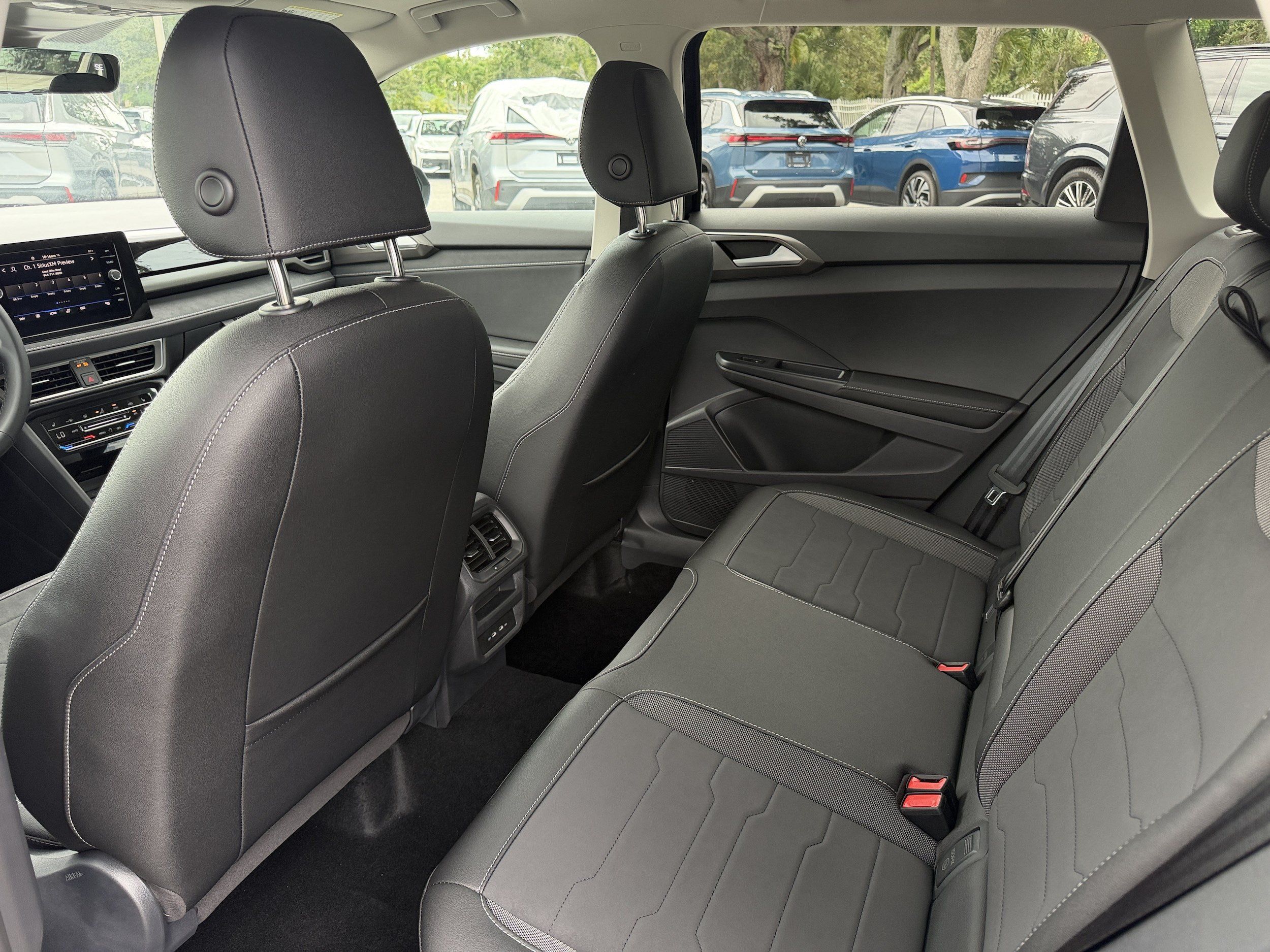 New 2026 Volkswagen Taos SE FWD image 17