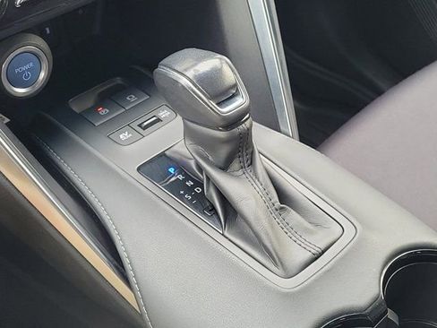 Used 2021 Toyota Venza LE AWD/4WD image 26