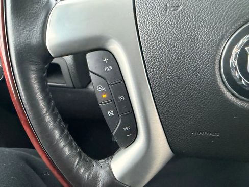 Used 2012 Cadillac Escalade Luxury image 32