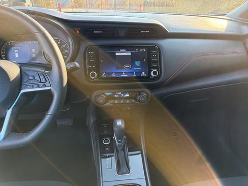Used 2024 Nissan Kicks SR image 17