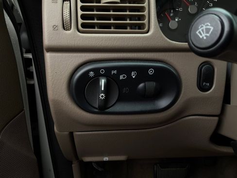 Used 2004 Ford Explorer Limited image 25