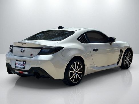 Used 2023 Toyota GR86 RWD image 5