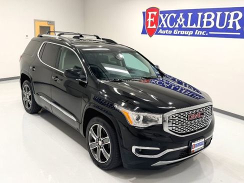 Used 2018 GMC Acadia Denali w/ Technology Package image 2