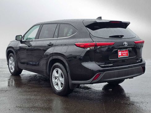 Used 2023 Toyota Highlander LE AWD/4WD image 6