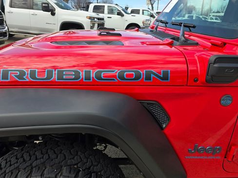 Used 2025 Jeep Wrangler Unlimited Rubicon 4xe w/ Convenience Group AWD/4WD image 11