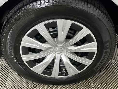 Used 2022 Toyota Camry LE image 34