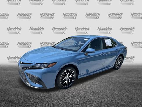 Used 2024 Toyota Camry SE FWD image 5