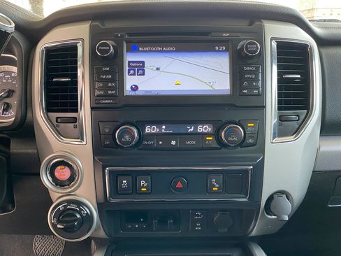 Used 2017 Nissan Titan PRO-4X AWD/4WD image 26