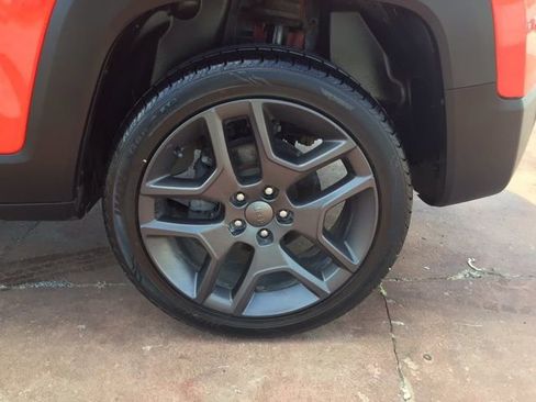 Used 2021 Jeep Renegade Latitude image 18