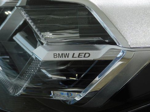 Used 2022 BMW X3 xDrive30i AWD/4WD image 11