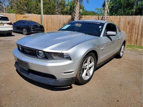 Used 2010 Ford Mustang GT Premium RWD image 3
