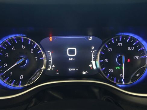 Used 2024 Chrysler Pacifica Touring-L FWD image 39