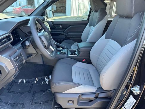 Used 2025 Toyota Tacoma TRD Off-Road image 10