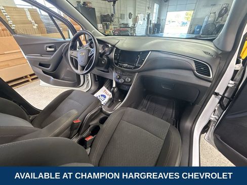 Used 2020 Chevrolet Trax LS FWD image 37