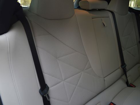 Used 2023 BMW iX xDrive50 w/ Premium Package image 34