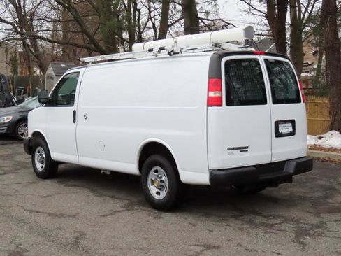 Used 2013 Chevrolet Express 2500 image 4