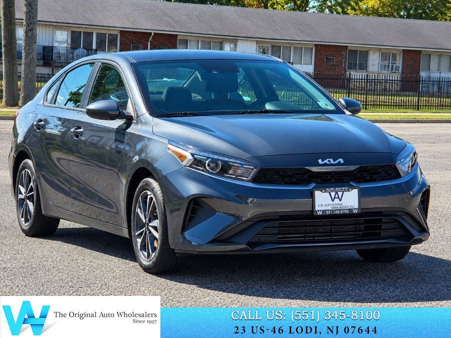 Used 2023 Kia Forte LXS w/ LXS Technology Package FWD image 1