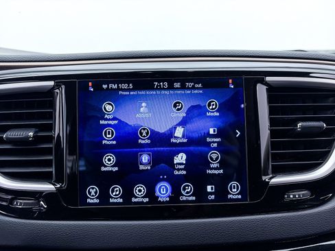 Used 2017 Chrysler Pacifica Touring FWD image 16