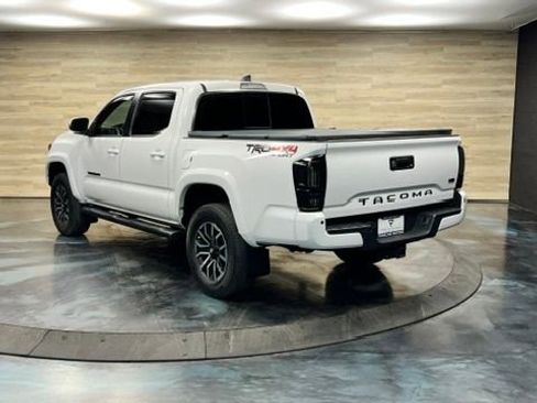 Used 2021 Toyota Tacoma TRD Sport w/ TRD Premium Sport Package AWD/4WD image 15