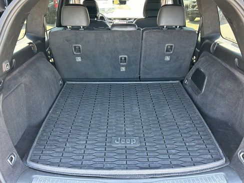 Used 2022 Jeep Grand Cherokee Summit AWD/4WD image 15
