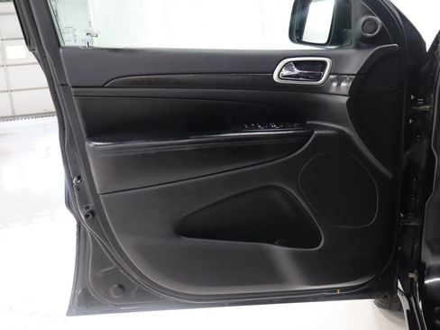 Used 2018 Jeep Grand Cherokee Altitude AWD/4WD image 11