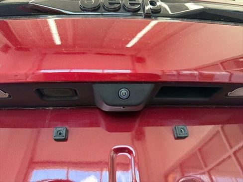 Used 2025 Jeep Grand Cherokee Altitude AWD/4WD image 6