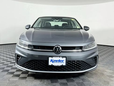 Used 2025 Volkswagen Jetta SEL FWD image 9