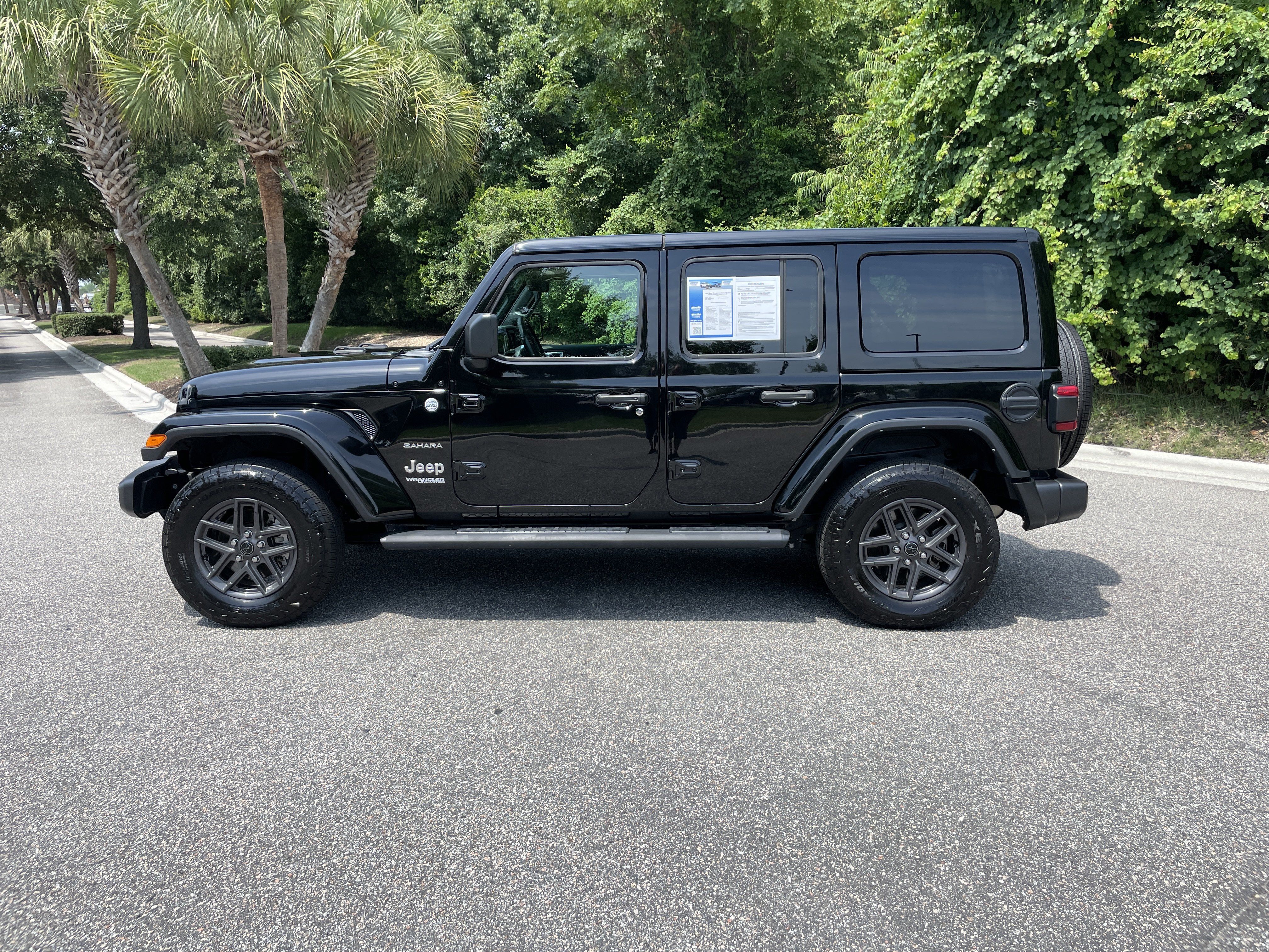 Used 2022 Jeep Wrangler Unlimited Sahara w/ LED Lighting Group AWD/4WD image 6