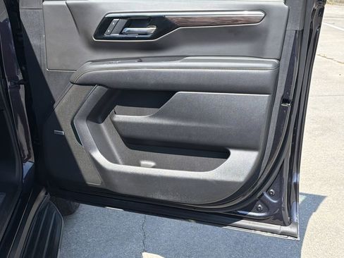 Used 2025 Chevrolet Suburban Premier AWD/4WD image 14